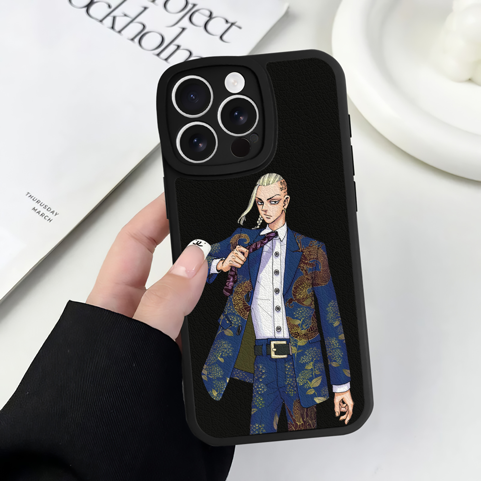 （画像用） 東京リベンジャーズ Tokyo Revengers 【iPhone 16シリーズ対応】シリコンスマホケース（レザー調） 材質：シリコン